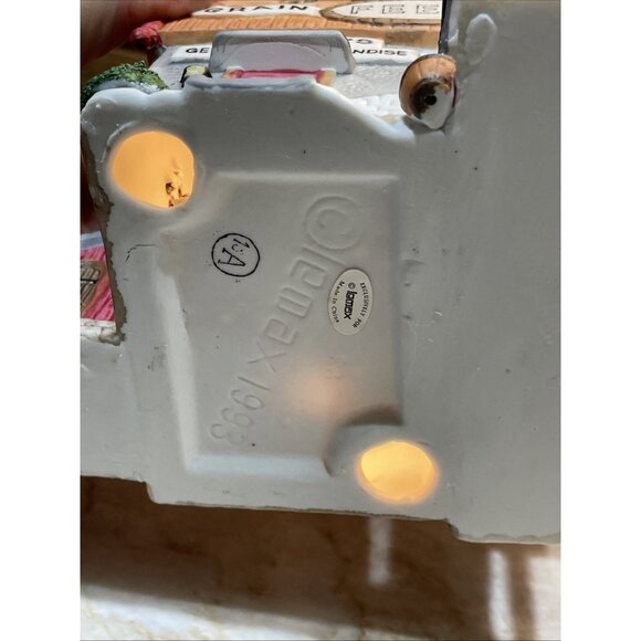 1993 Lemax Dickensvale Village Harleys Feed General Store Lighted Building - Picture 10 of 14